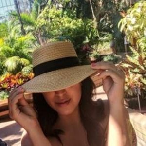 Meet your Posher, Edith